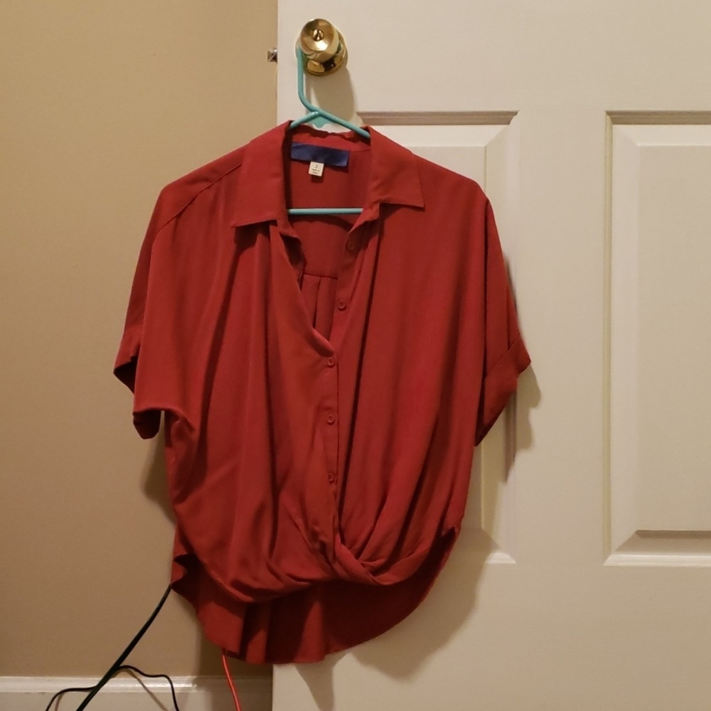 Cute Francesca's tie top that hangs very relaxed